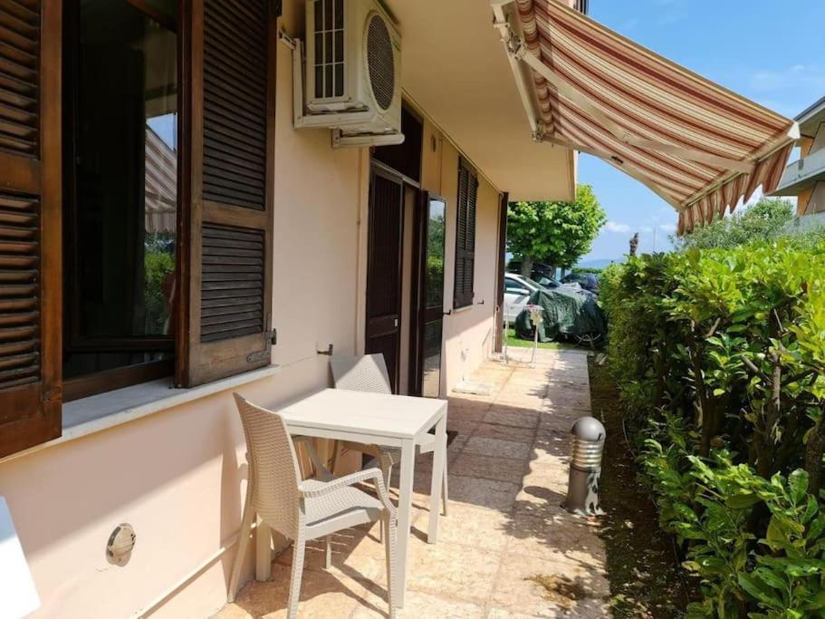 Incantevole Location Fronte Lago 시르미오네 외부 사진