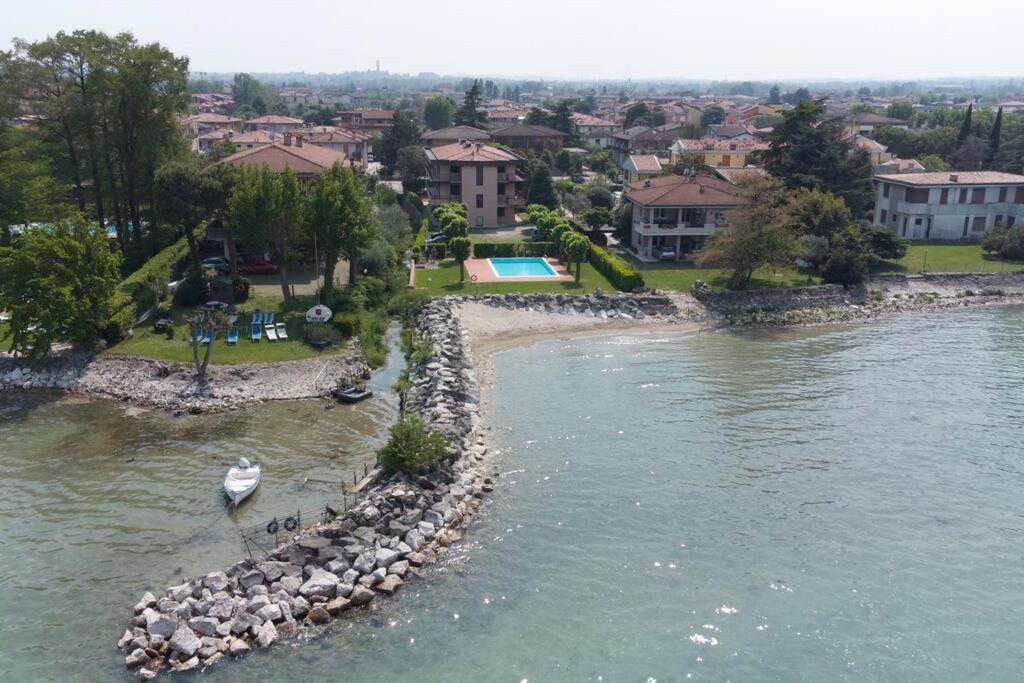 Incantevole Location Fronte Lago 시르미오네 외부 사진