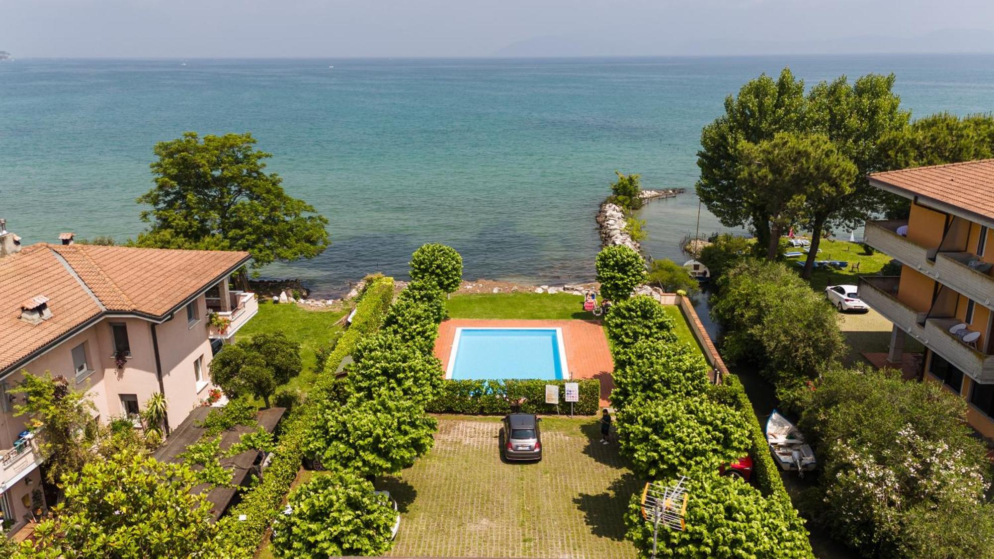 Incantevole Location Fronte Lago 시르미오네 외부 사진
