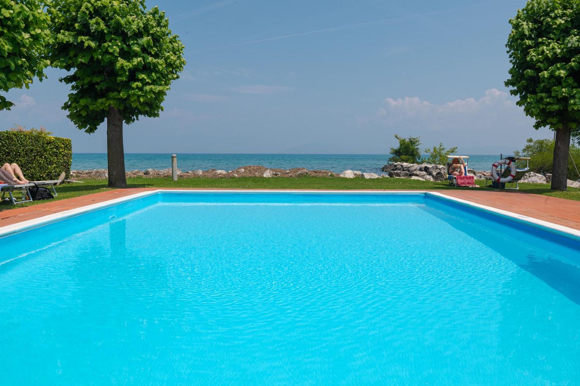 Incantevole Location Fronte Lago 시르미오네 외부 사진