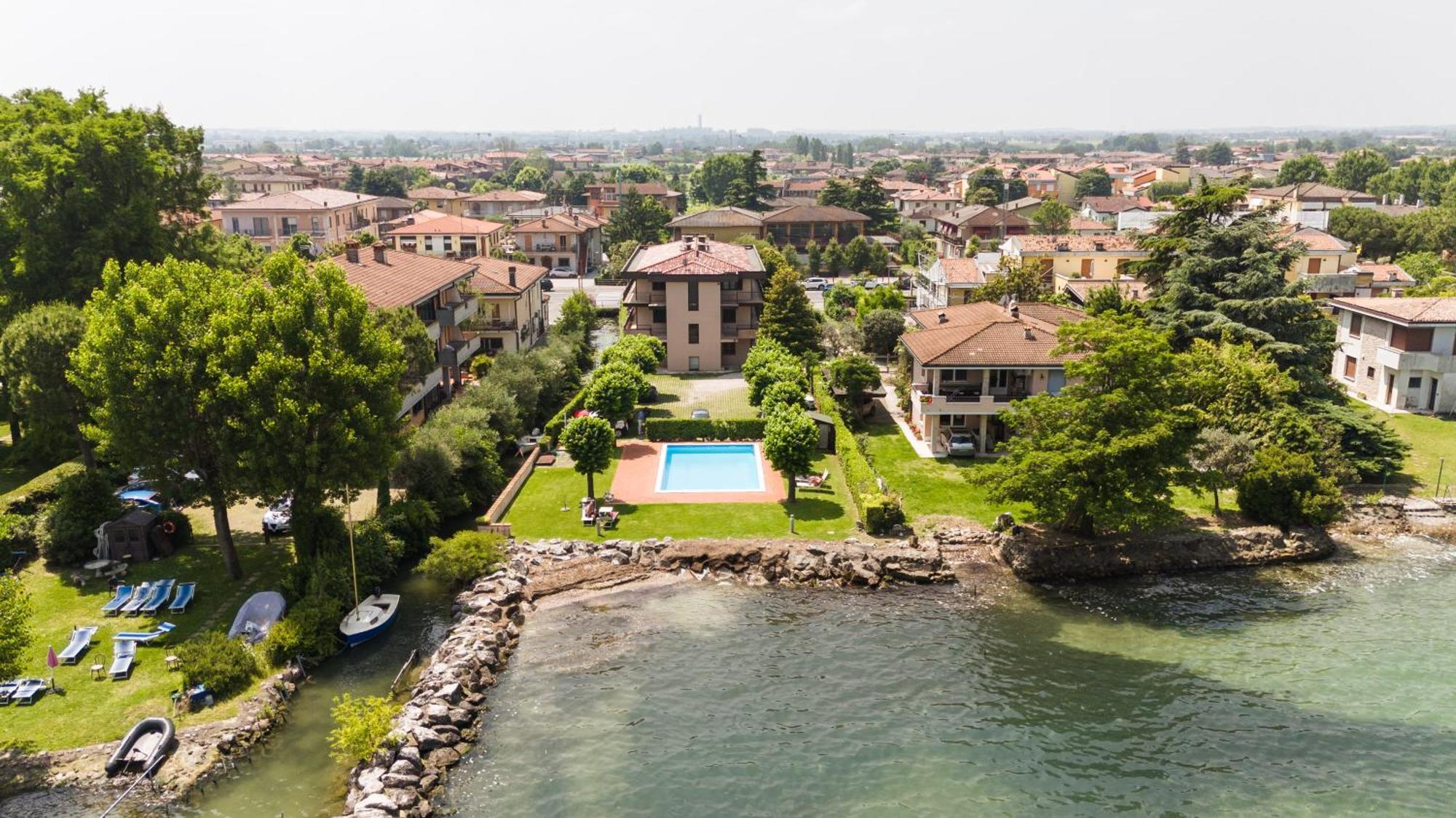 Incantevole Location Fronte Lago 시르미오네 외부 사진